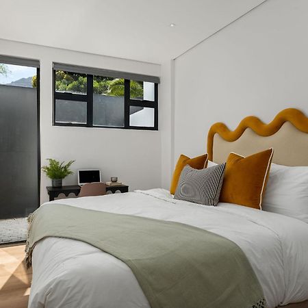 Neighbourgood 1St Crescent Camps Bay Hotell Kapstaden Exteriör bild