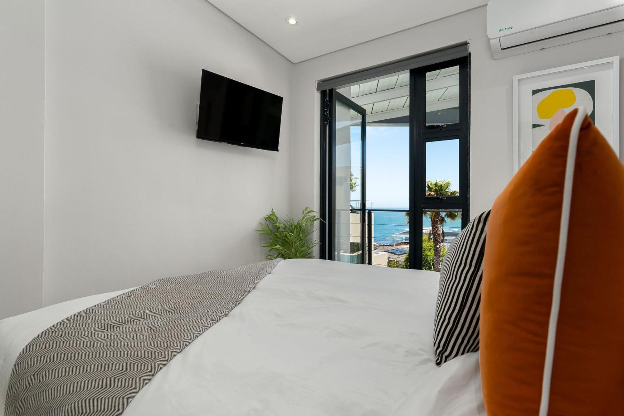 Neighbourgood 1St Crescent Camps Bay Hotell Kapstaden Exteriör bild