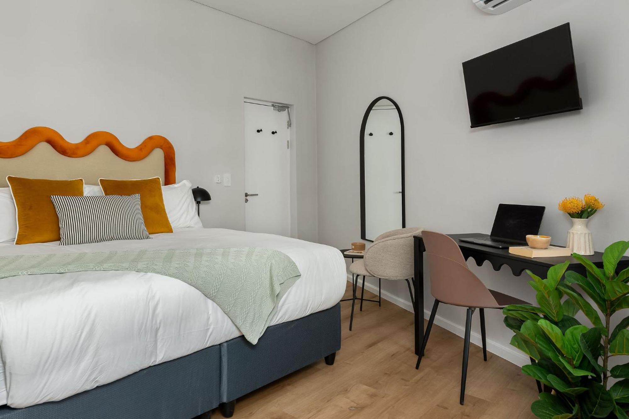 Neighbourgood 1St Crescent Camps Bay Hotell Kapstaden Rum bild